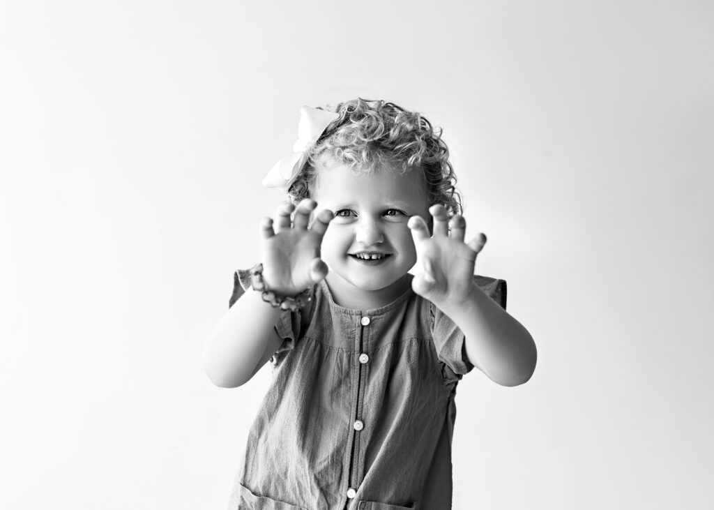 family portraits young girlblack and white photo natural photography simple setup design candid photos