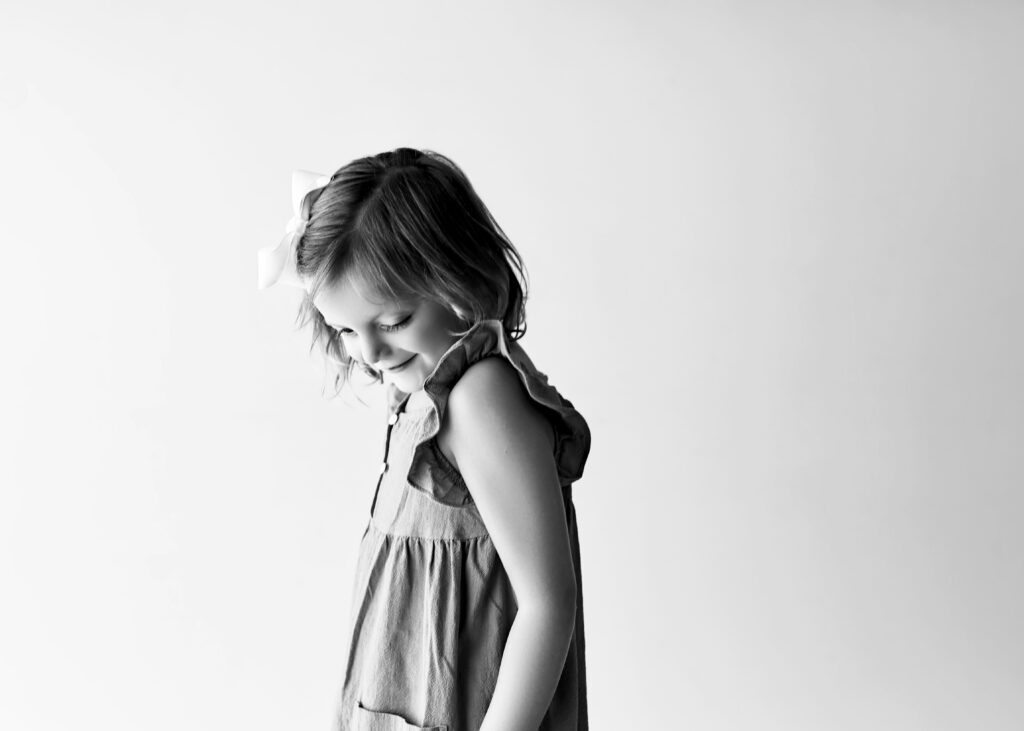 family portraits young girlblack and white photo natural photography simple setup design candid photos